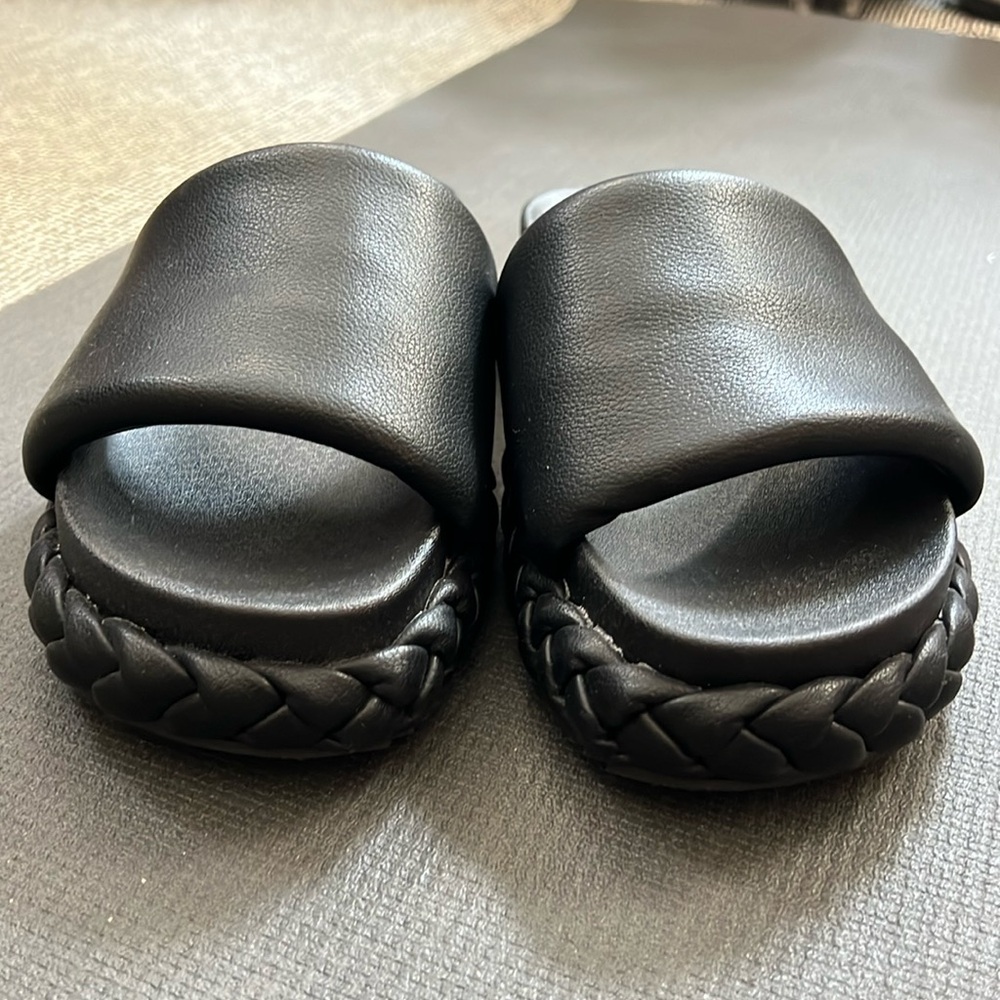 Bernardo Charleston slide knock-off (A New Day)